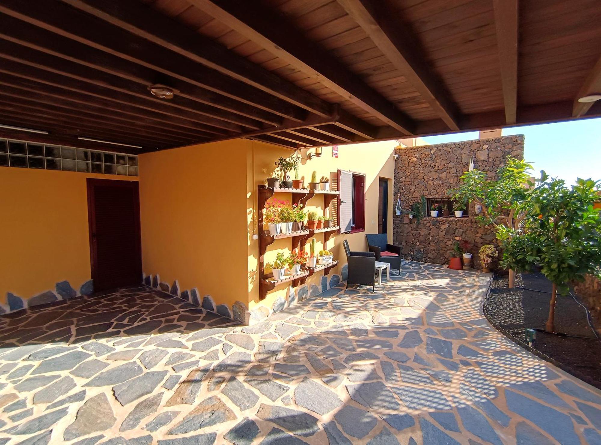 Enola Villa La Oliva