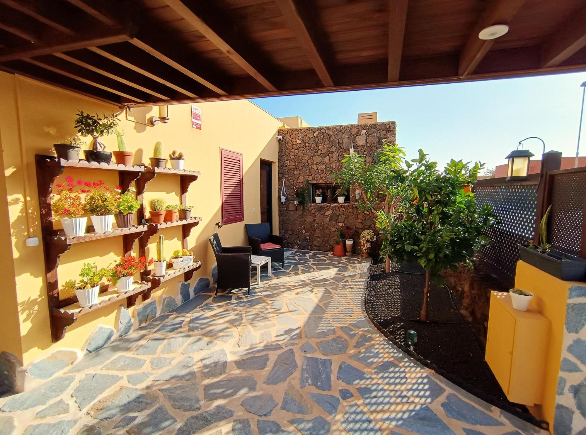 Enola Villa La Oliva